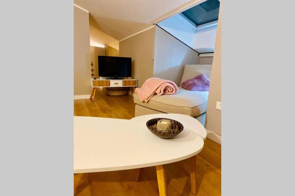 Mi Pequena Buhardilla Apartment Barbastro Bagian luar foto
